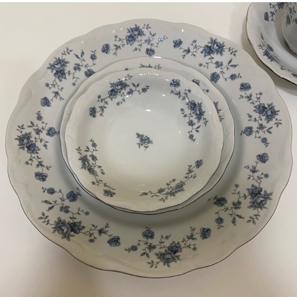 Vintage Johann Haviland's Blue Garland Pattern Bavaria Germany 20 pc dinner set - Picture 7 of 11